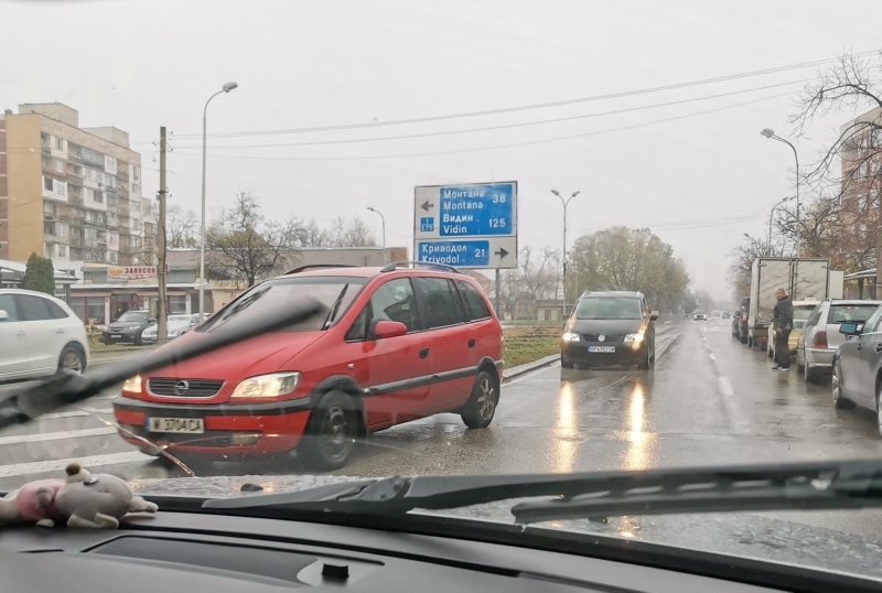 Шофьори от Монтана отново не успяха да разгадаят мистериозно кръстовище