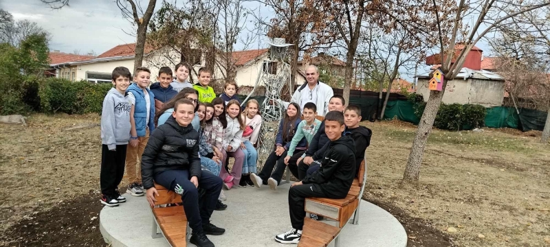 Учениците на починалата учителка Калина Каменова от Враца почетоха паметта
