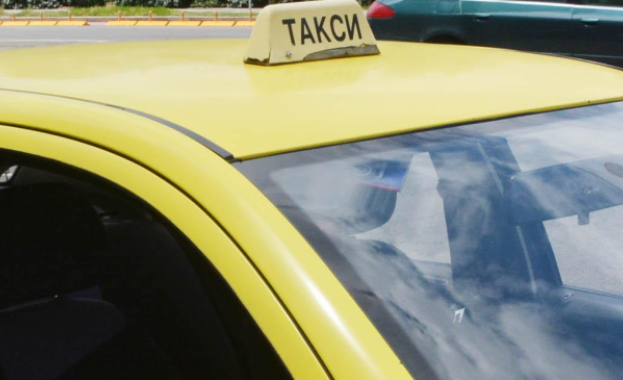Таксиметров шофьор от Айтос се усъмнил че го използват за