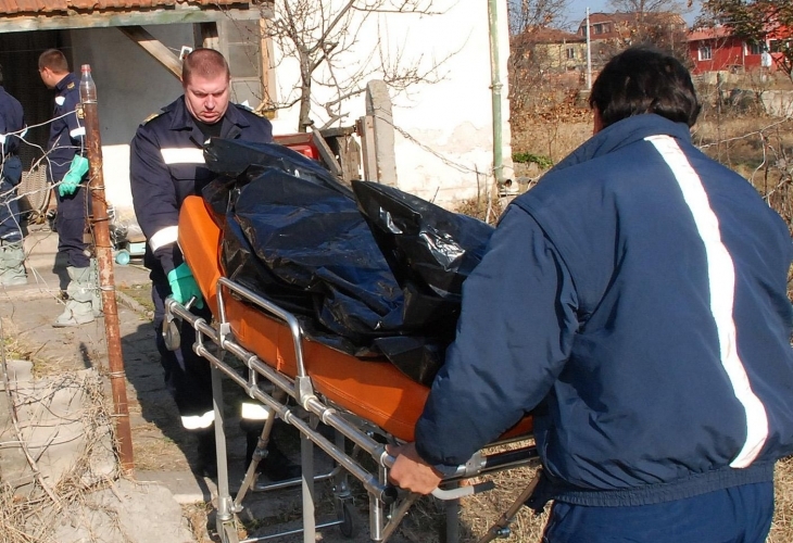 Мъж е изгорял жив при голям пожар в дома си