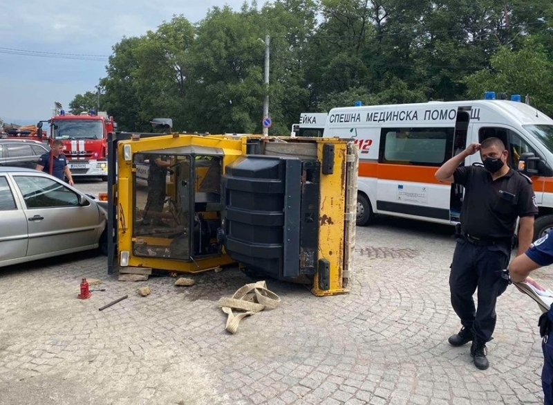 Опасен инцидент с ТИР и валяк е станал вчера в