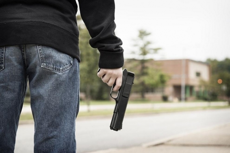 Агресивен мъж е заплашил с пистолет жена в Бяла Слатина