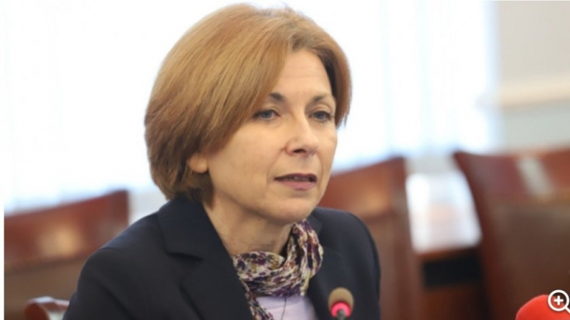 Обикновено парламентът се владее от управляващите а улицата от опозицията