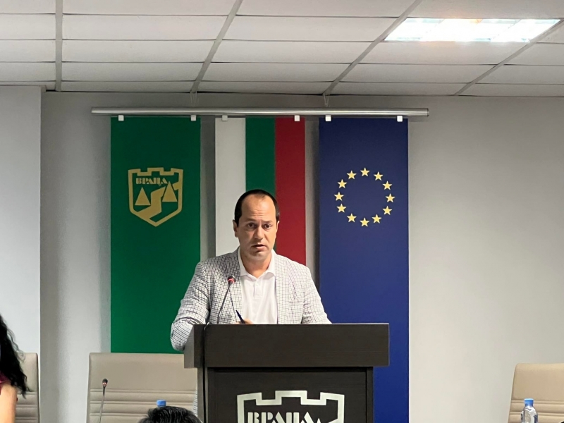 Дългоочакваният ремонт на уличната мрежа във врачанския квартал Бистрец кипи