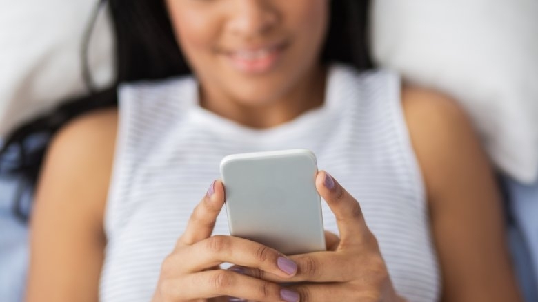 Знаете ли че има дни в които докосваме мобилния телефон