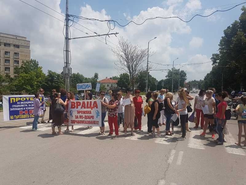 Медицински сестри и специалисти от целия Северозапад блокираха за час