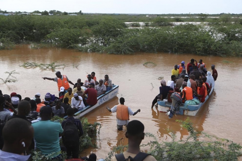 Повече от 300 души са загинали при наводнения в Кения,