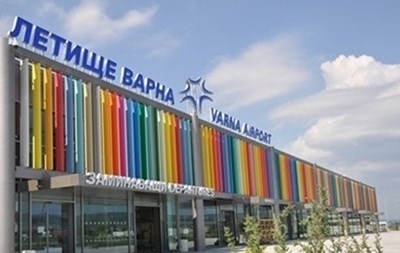 Летищата във Варна и Бургас са получили около 11 часа