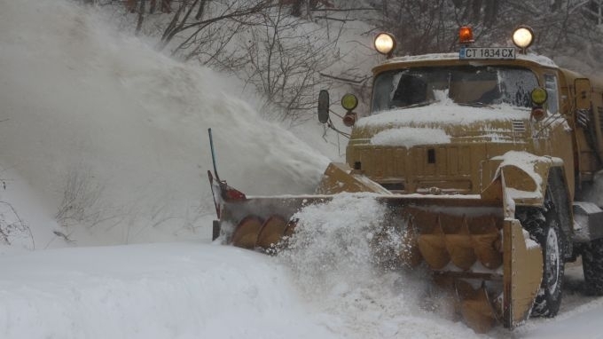 От днес се въвежда зимното поддържане на републиканската пътна мрежа