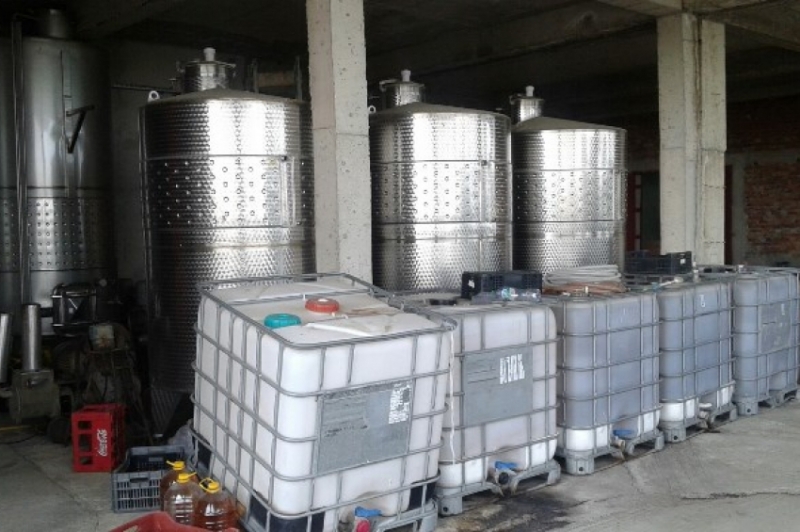 Агенция Митници обяви на търг цял океан от алкохол иззети