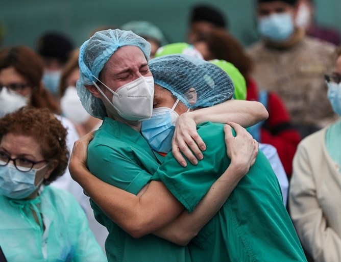 Испания съобщи днес за нови 567 жертви на коронавируса за