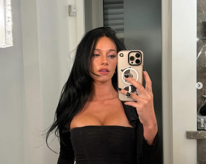 Ослепителна певица дари звезда на "Рома" с дъщеря /снимки/