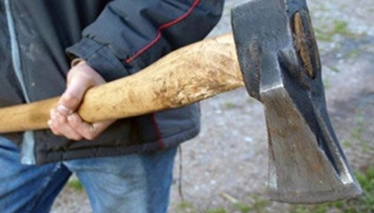 Удариха със секира мъж в село Джурово община Правец съобщиха от полицията На 17