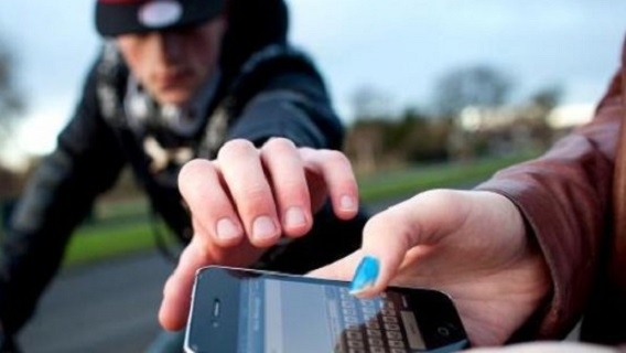 Полицията е заловила хлапак откраднал мобилен телефон във Врачанско съобщиха