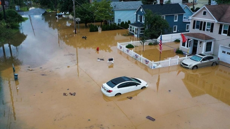 Близо 40 са вече жертвите на тежките наводнения в американските