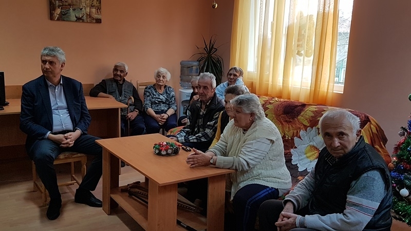 Екипът и малките възпитаници на Арт Център Калето от 1 ви А 39 39