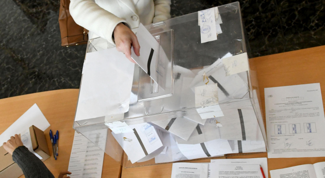 Днес камионите с бюлетините за евроизборите на 26 май тръгват