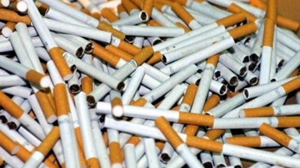 1 980 къса цигари и 0 934 кг нарязан тютюн иззели