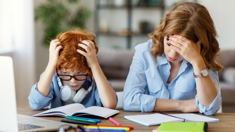 Има ли право работничка или служителка на допълнителни дни платен