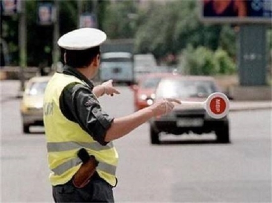 Полицаи хванаха неправоспособен мъж зад волана на Ауди във врачанското