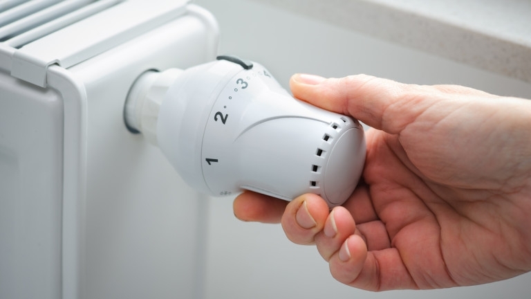 Еднократна помощ от 300 лева за отпление може да получат