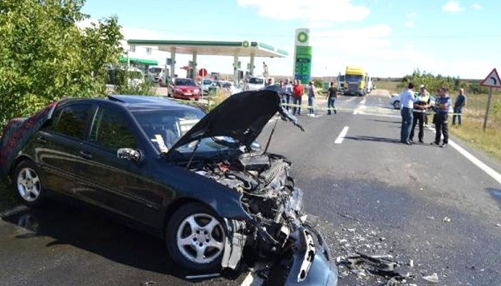 Жена се заби с колата си в Мерцедес на околовръстния