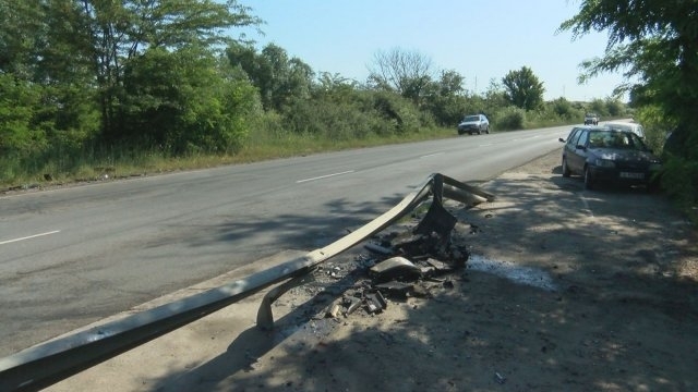 Трима души загинаха в тежка катастрофа край село Микре съобщиха