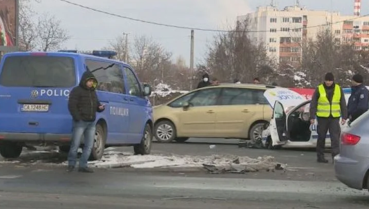 Три катастрофи затапиха София в ранни зори в съботния ден