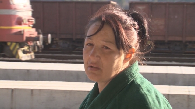 Жената която захвърли новороденото си дете във външна тоалетна във