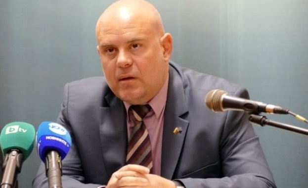 Съдии от цялата страна настояват за извинение и дисциплинарно производство срещу Иван Гешев
