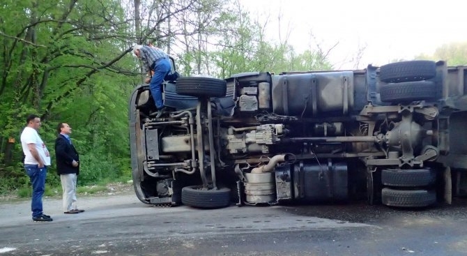 55 годишен мъж е пострадал след като товарният му автомобил