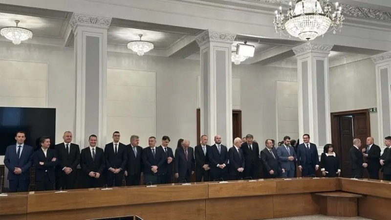 Служебният кабинет предаде властта на редовното правителство
