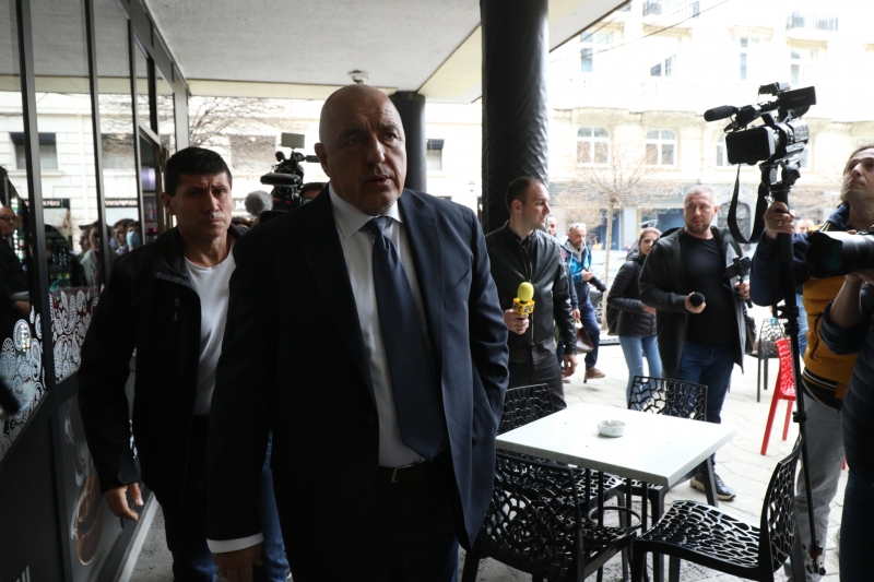 Експремиерът Бойко Борисов пристигна в Софийската градска прокуратура където бе