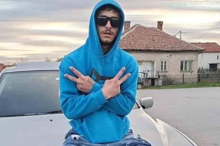 Оставиха в ареста 19-годишния Радослав, който острига и преби бившата си във Видин