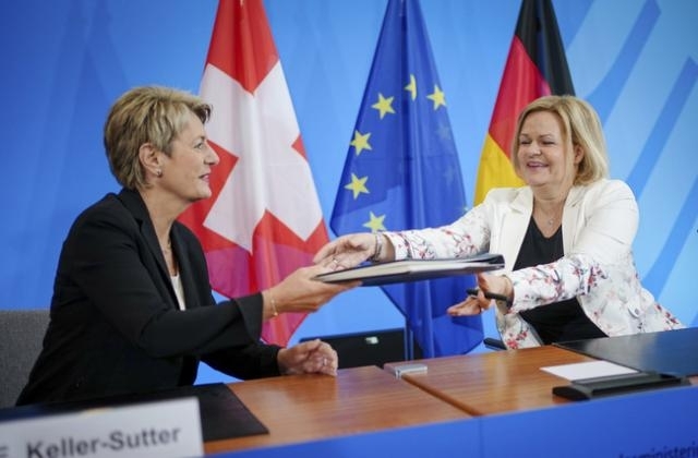 Нанси Фезер и Карин Келер-Зутер / Асошиейтед прес
Германия и Швейцария