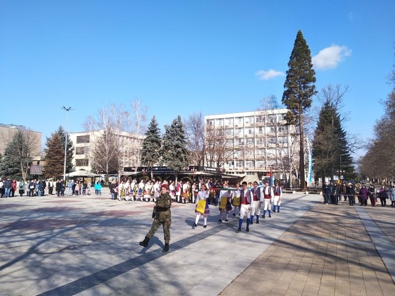 Жителите на Монтана почетоха националния празник 3 март На централния площад