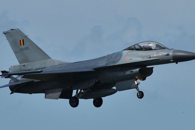 Американски изтребител F-16 се разби в Германия по време на учение