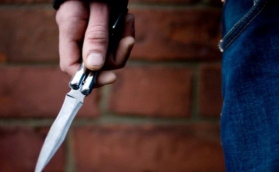 Мъж се опита да убие с нож 17-годишно момиче в