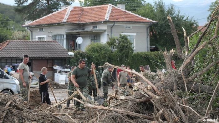 Община Карлово започна предоставянето на строителни материали за пострадалите от