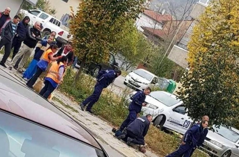 30-годишен мъж нападна със сатър полицейски патрул в Шумен. Инцидентът
