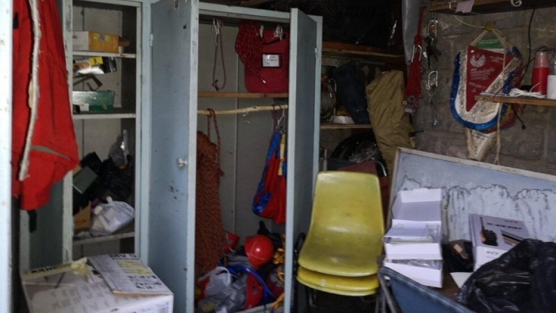 Аварийният склад на планинските спасители във Враца е бил разбит