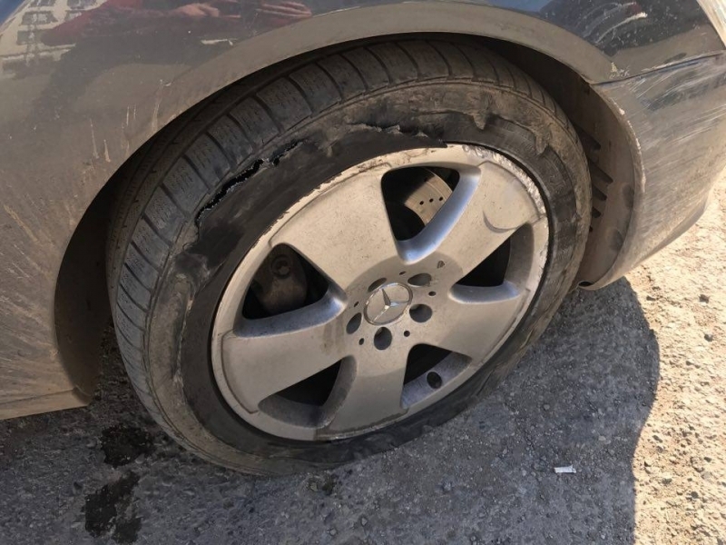 Неизвестен е нарязал гумите на Мерцедес в Бойчиновци научи агенция