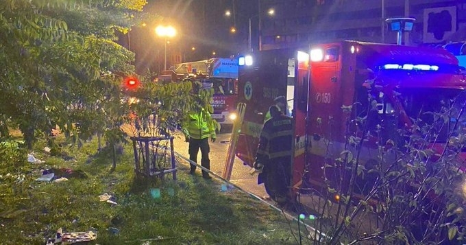 Най малко четирима души загинаха а други седем бяха ранени след