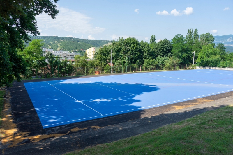 Завърши изпълнението на проекта за ремонт на спортната площадка в