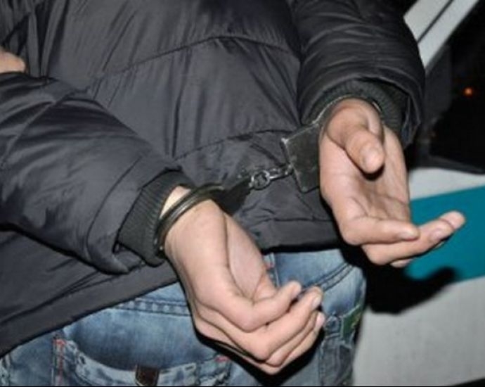 Млад мъж е арестуван за притежание на наркотици съобщават от