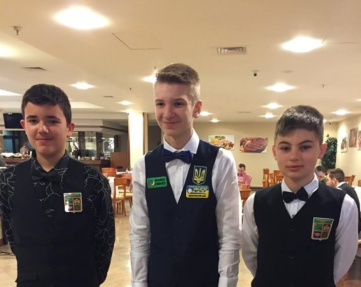 Трима снукъристи от Мездра дебютираха на европейското за юноши и