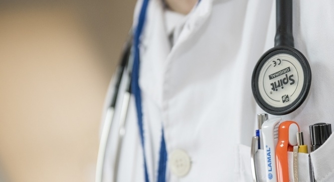 Общопрактикуващ лекар от Димитровград е бил задържан за злоупотреби в