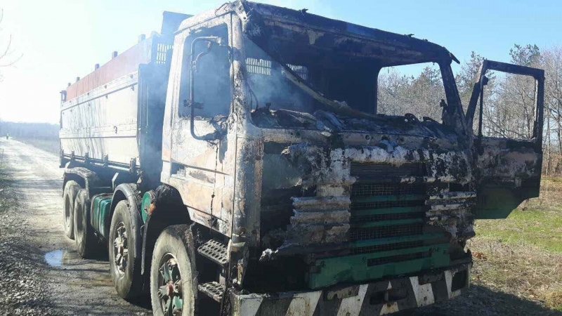 Товарен автомобил пламна като факла в Берковица съобщиха от МВР