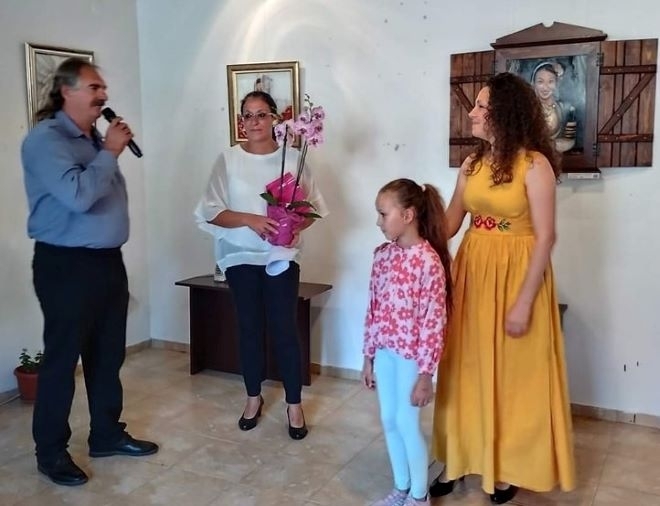 Откриха изложба Корен и дух български – среща на стъклописа