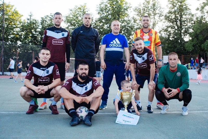 "Кохонес гранде" спечели за вторa поредна година футболния турнир на малки врати в Мездра